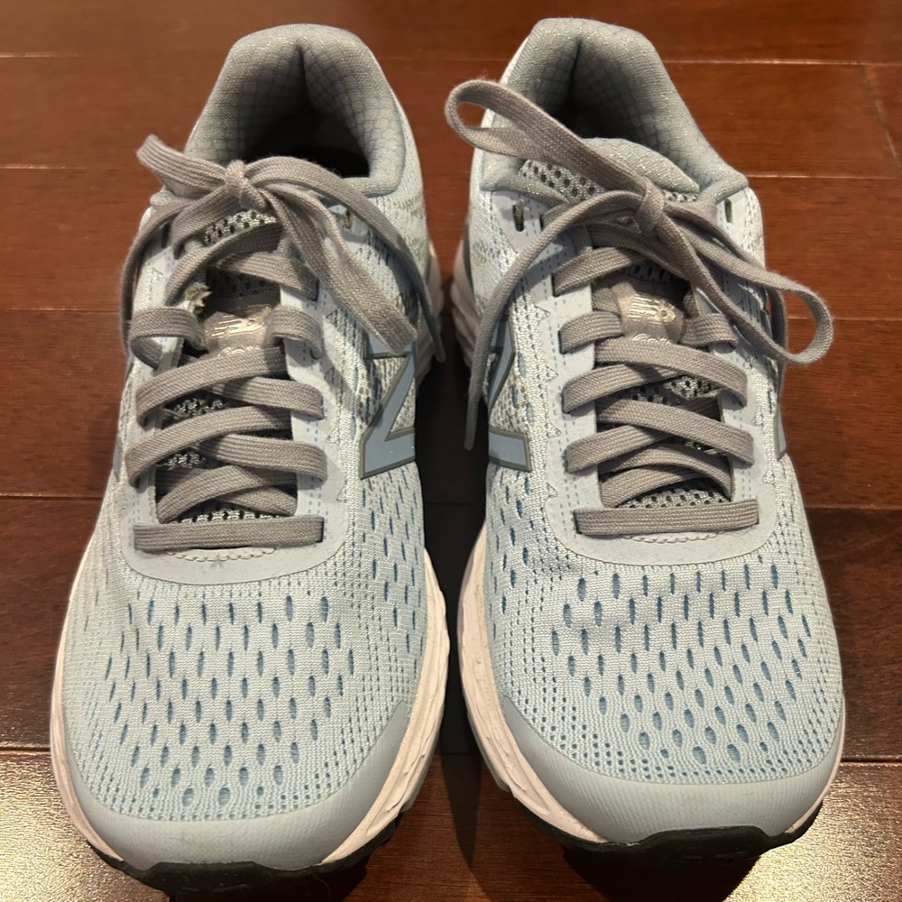 New Balance Women's 680v6 Cushioning Running Shoe, light blue - Picture 2 of 6